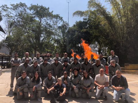 grupo de funcionários brigadistas