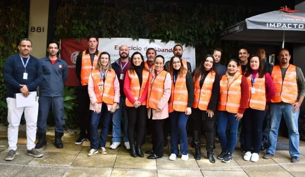 FUNDASP realiza exercício de abandono de emergência no edifício Franco Montoro
