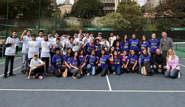 Parceria FUNDASP e PlayTennis: alunos da Derdic recebem kits para prática esportiva
