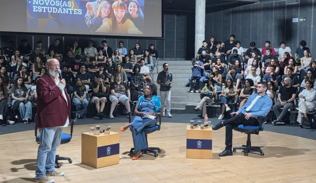 Luiz Felipe Pondé integra aula magna a novos estudantes da PUC-SP